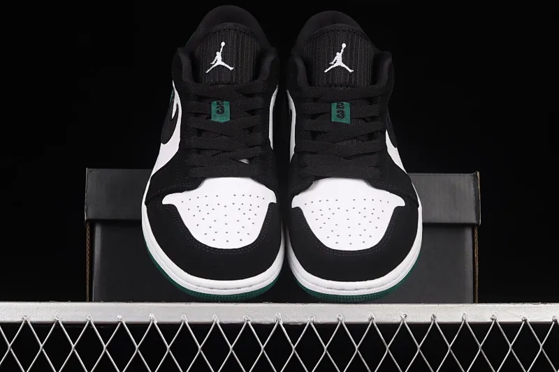 All categories Air Jordan Jordan series basketball shoes Air Jordan 1 Low G version pure original Air Jordan 1 Low AJ1 Joe 1 black and green toe low-top cultural basketball shoes 553558-113